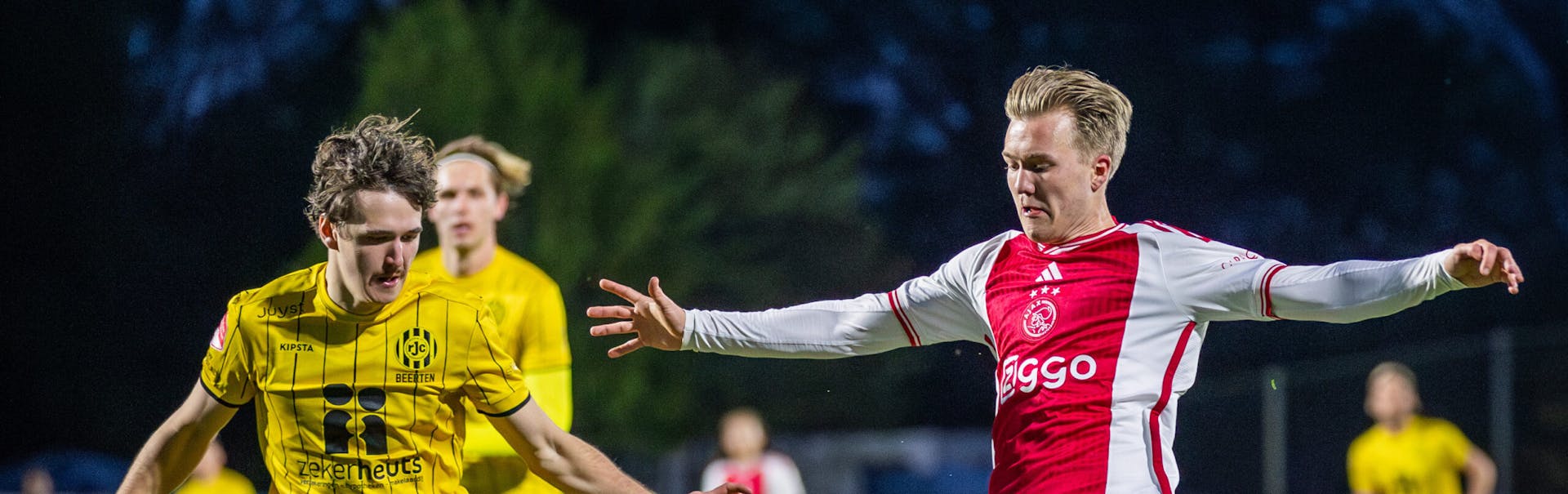 Roda JC begaat bij Jong Ajax cruciale misstap in strijd om directe promotie