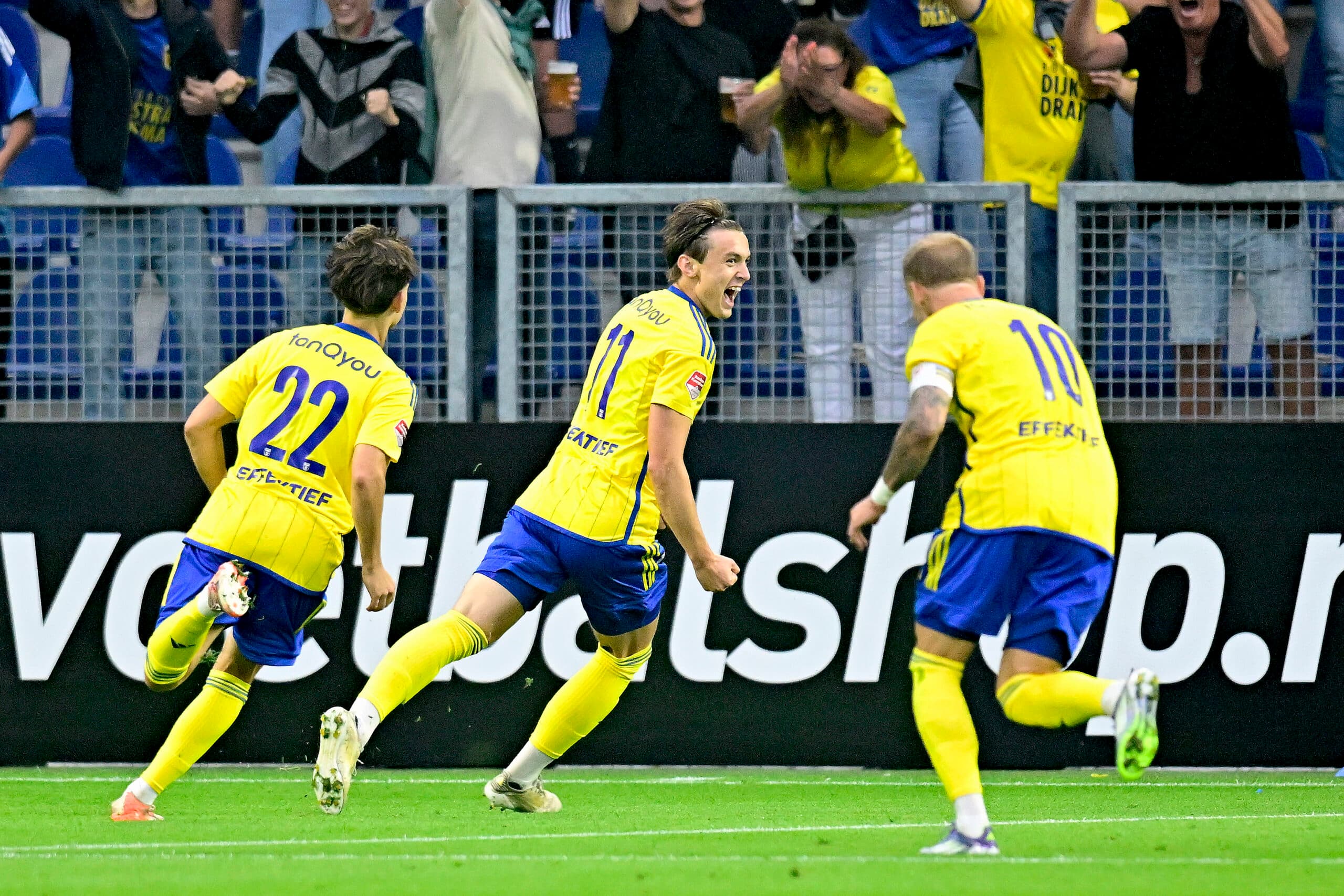 Cover Image for Driedubbele feestavond: Roda JC viert jubileum en pakt koppositie, Cambuur boekt eerste zege