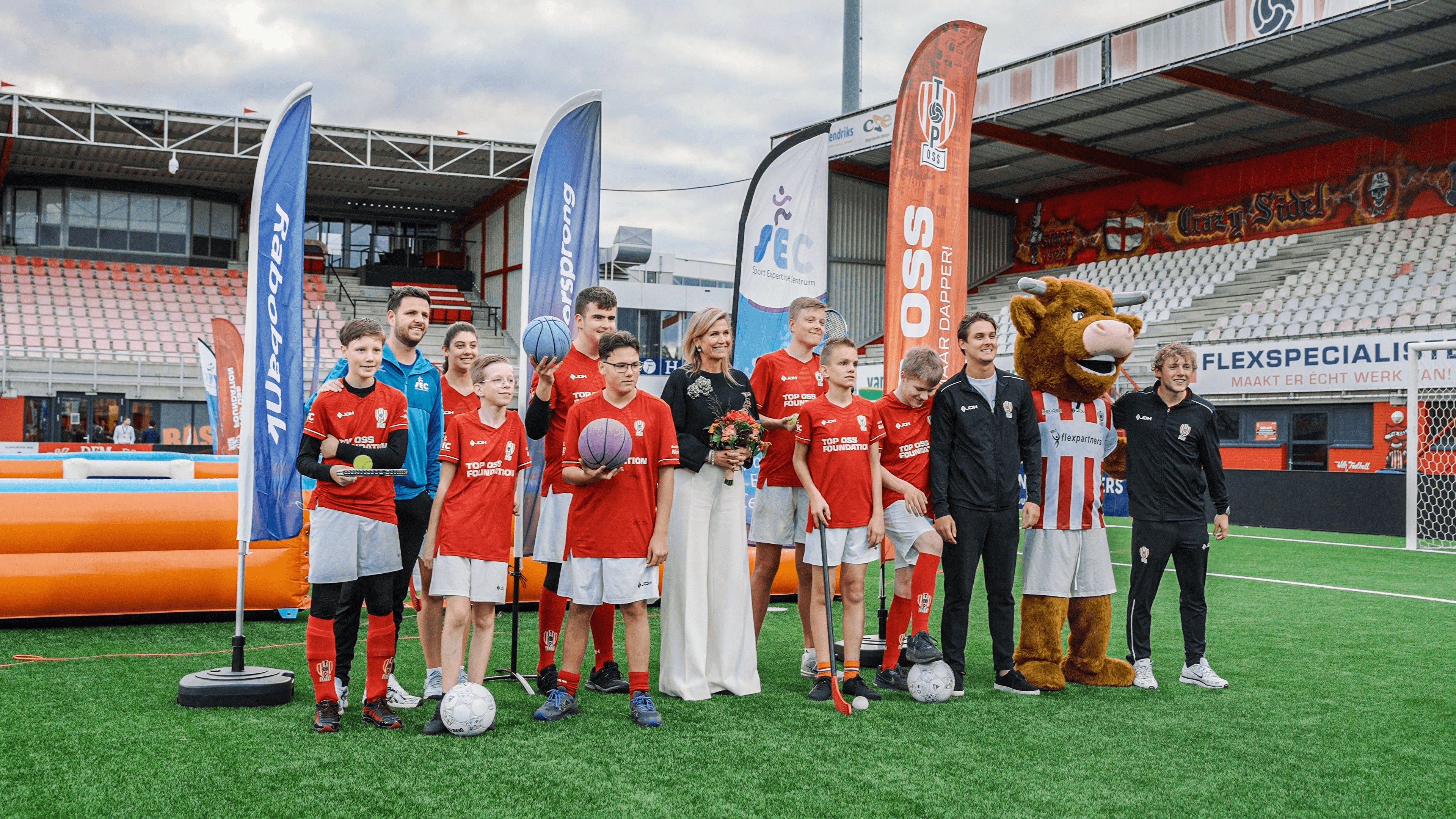 Cover Image for Koningin Máxima bezoekt maatschappelijk project Community Champions bij TOP Oss