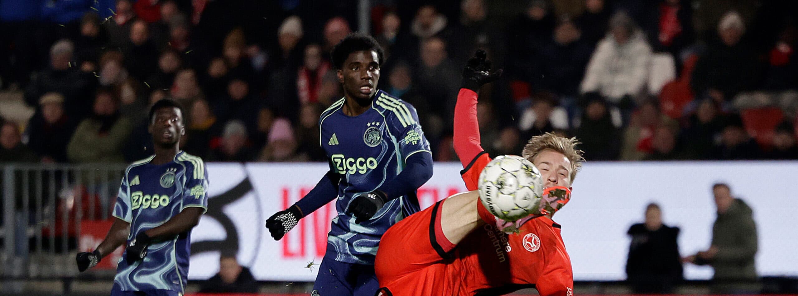 Cover Image for Krankzinnig slot in Almere; Cambuur revancheert zich in eigen huis