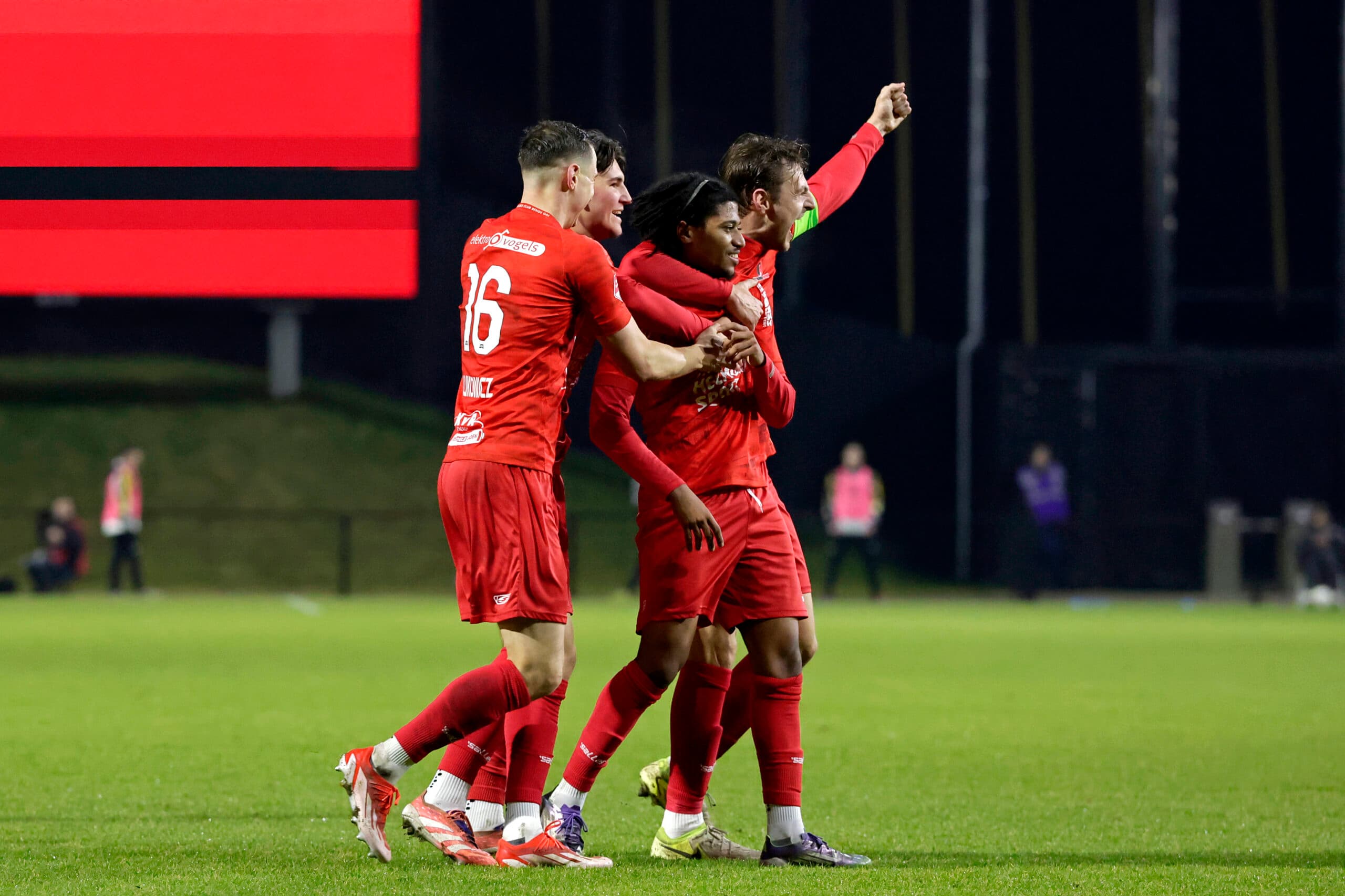 Cover Image for Helmond Sport is aanvallend en verdedigend ijzersterk bij hoekschoppen