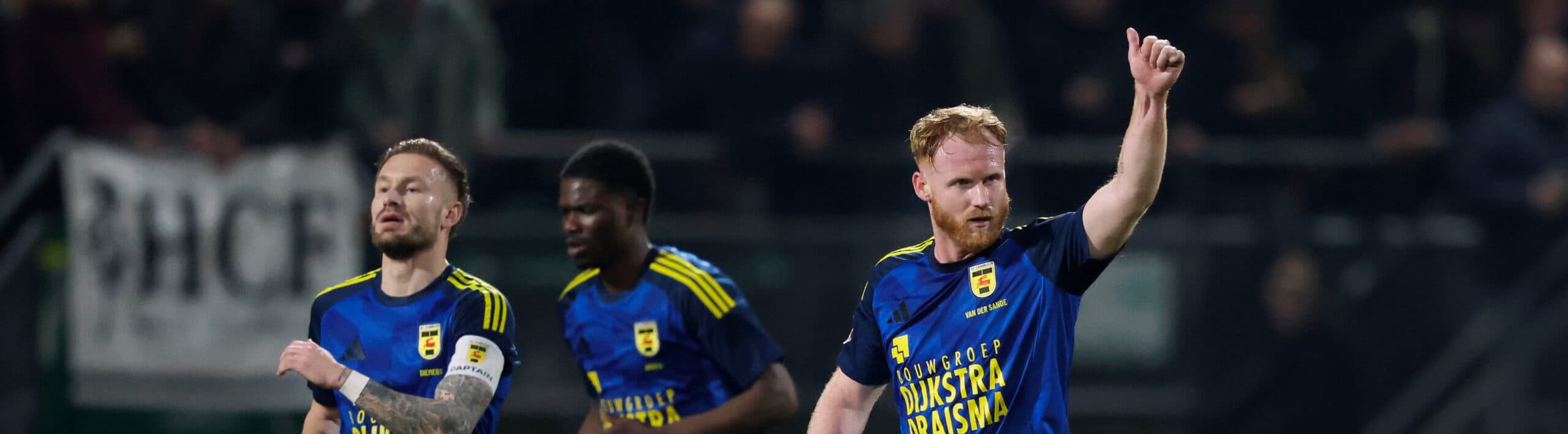 Cover Image for Cambuur slaat opnieuw toe tegen ADO en kruipt tot op twee punten van koppositie