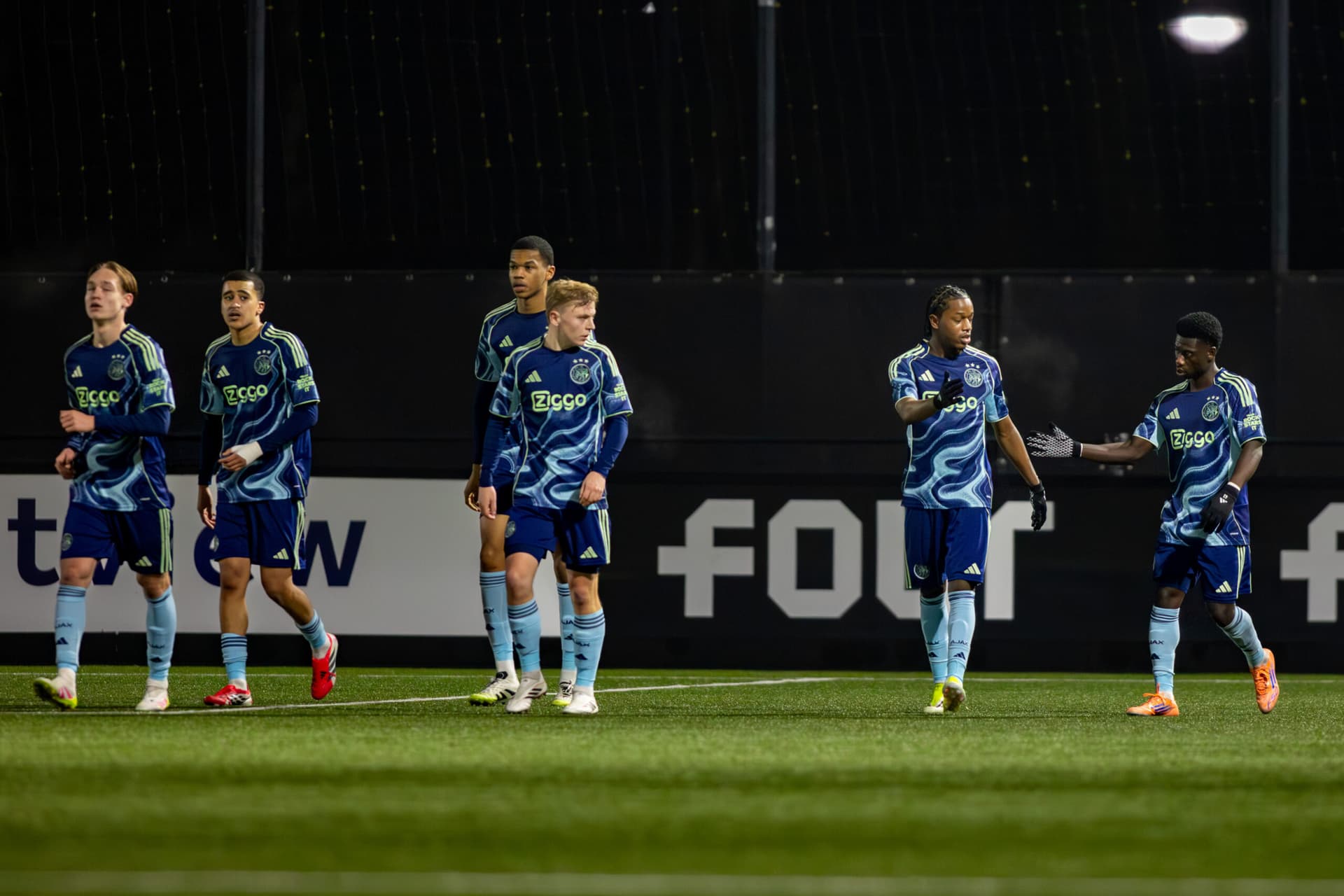 Jong Ajax wint bij seizoenshervatting