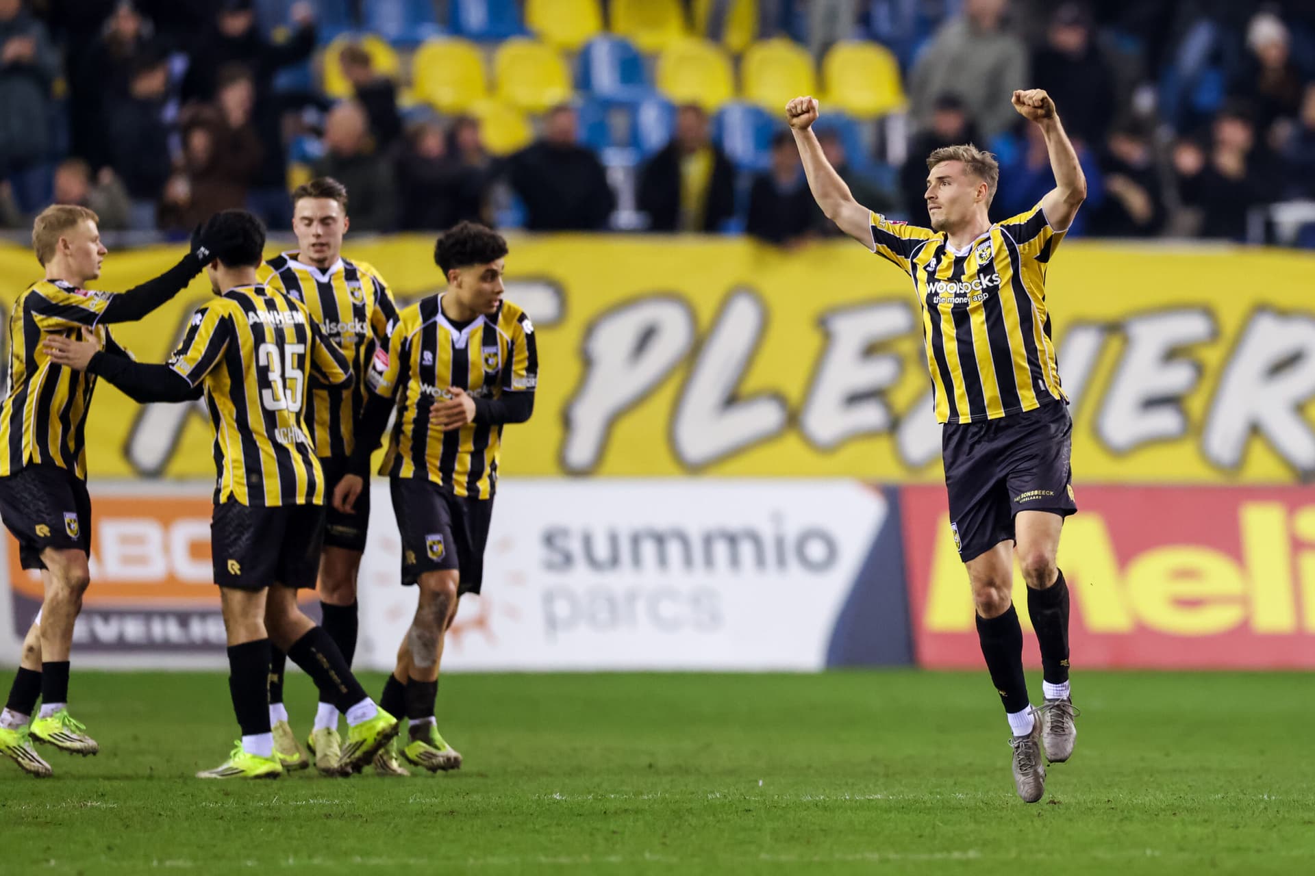 Vitesse pakt punt in spektakelduel tegen VVV-Venlo
