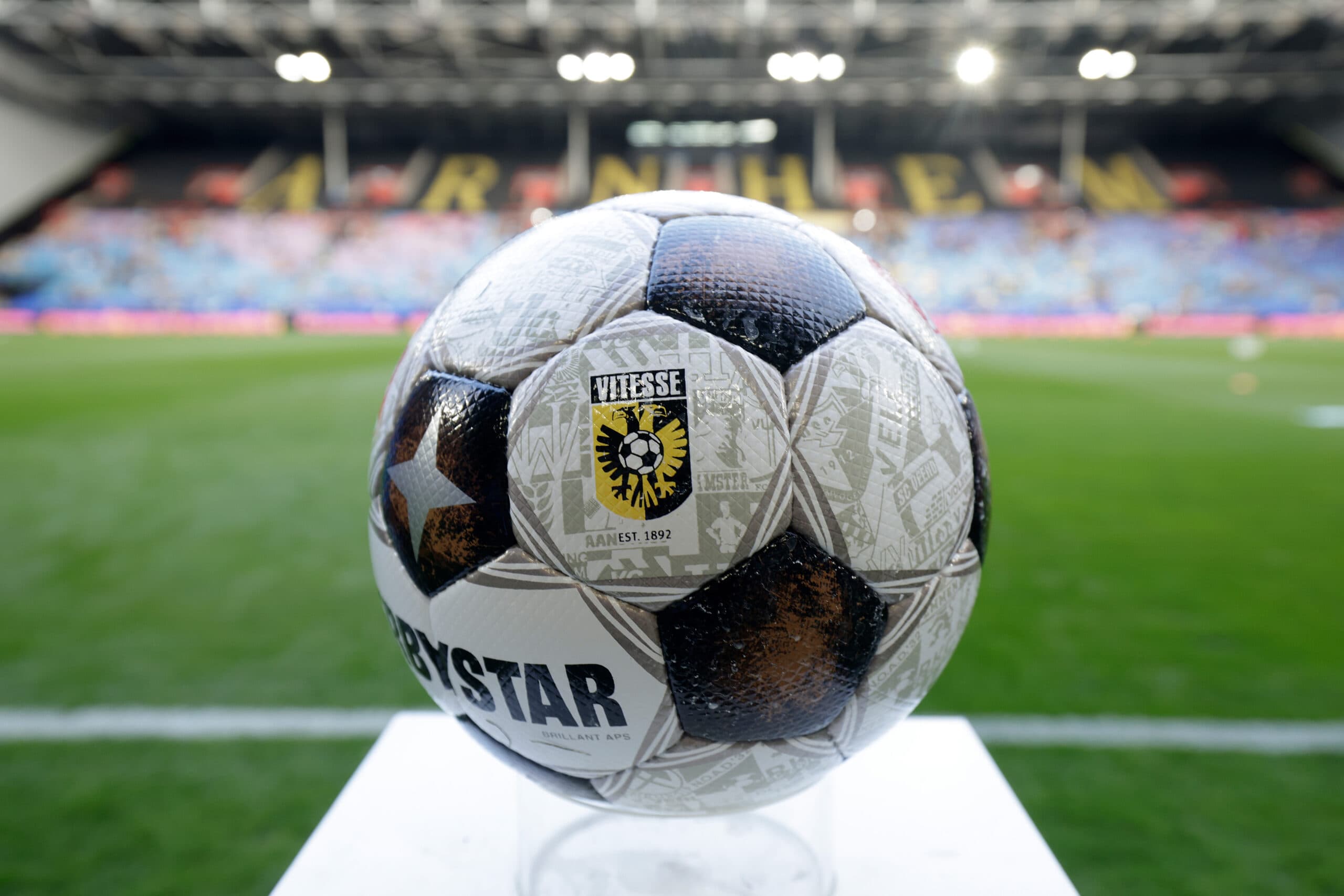 Cover Image for Vitesse vraagt aandacht voor mentale gezondheid: ‘Praat. Vraag. Luister.’