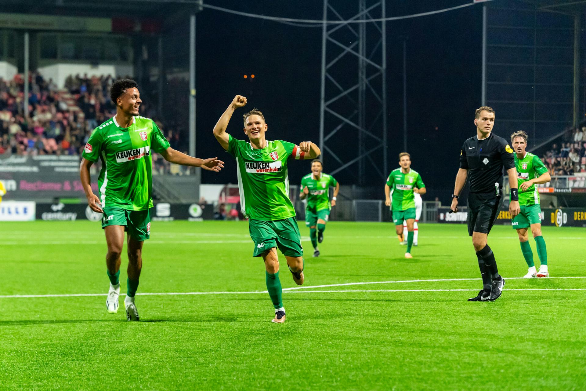 Mede dankzij Mathis Suray heeft FC Dordrecht uitzicht op play-offdeelname