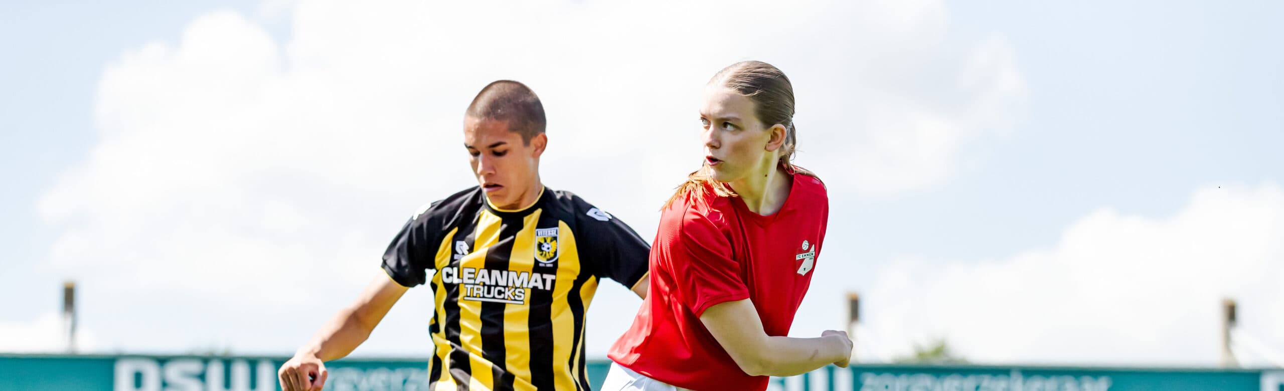 Cover Image for Betaald voetbal maakt het verschil met Community Champions: impact op jongeren en samenleving